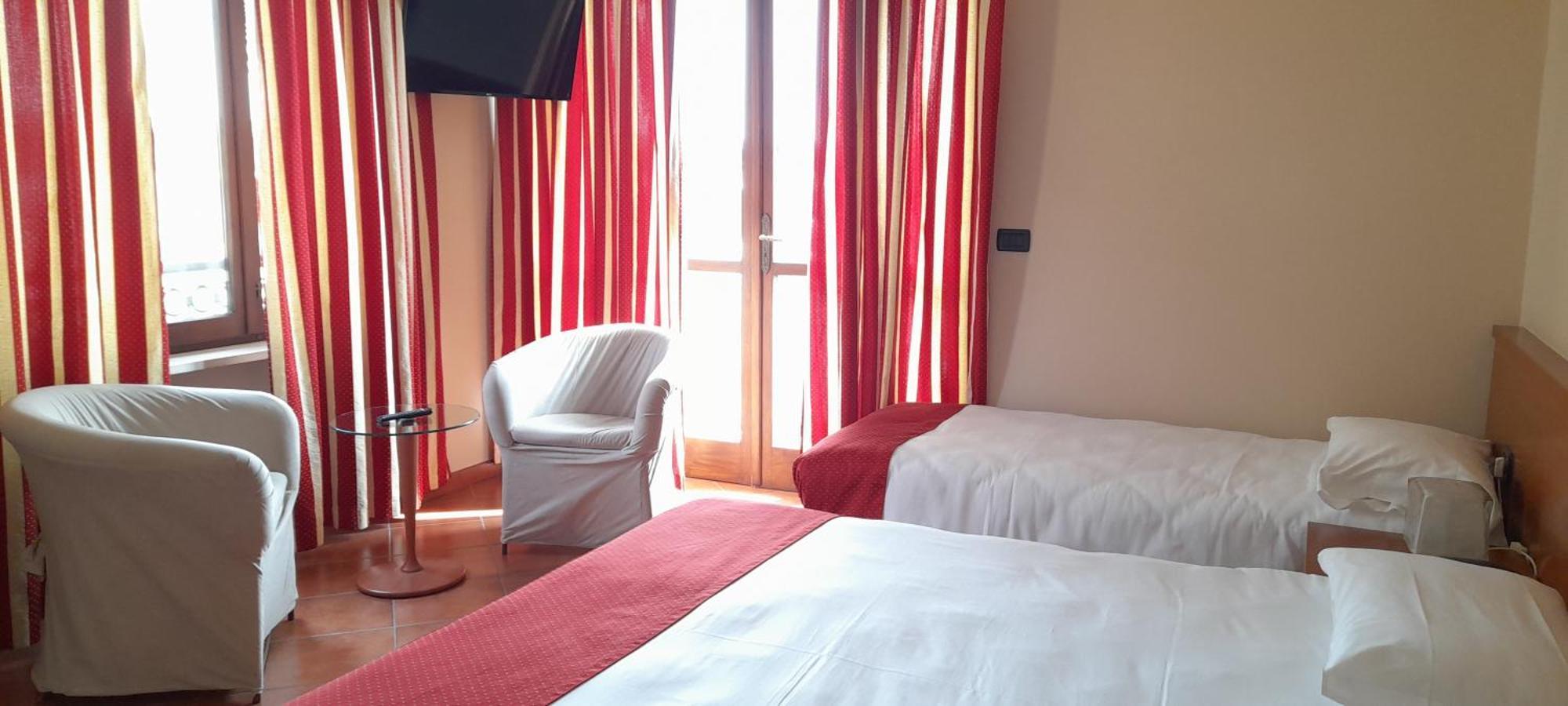 Hotel Ceretto Busca Luaran gambar