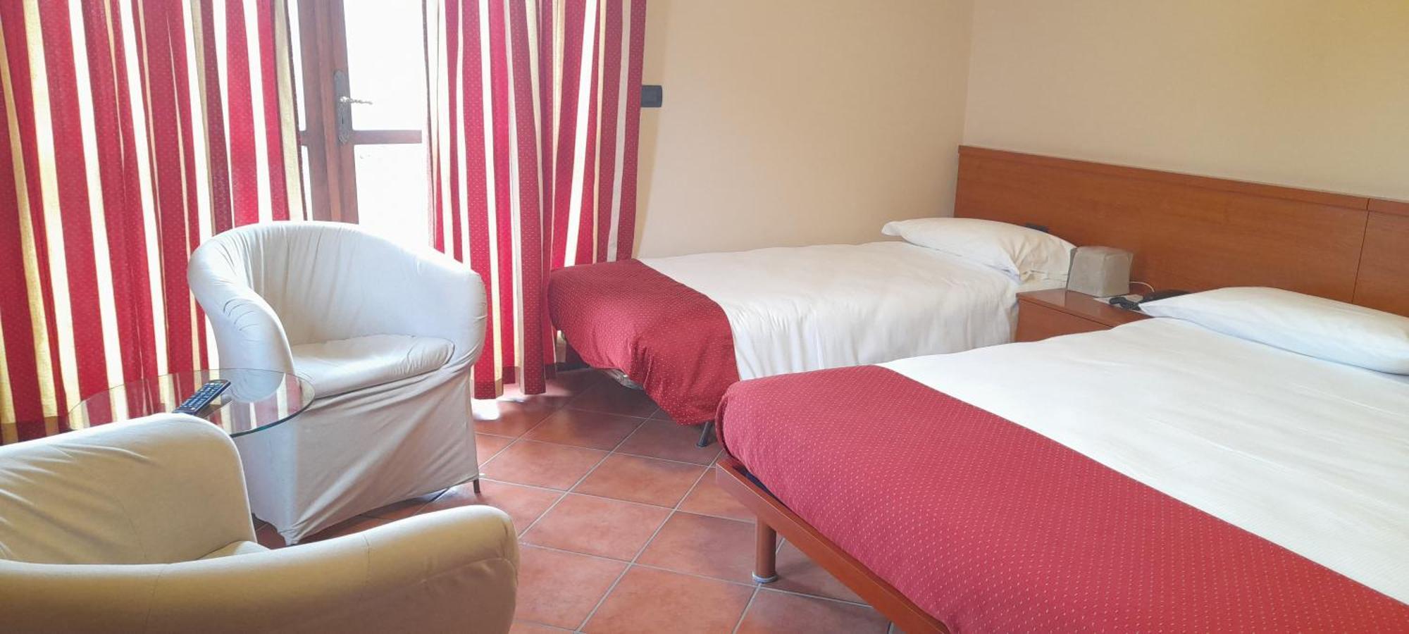 Hotel Ceretto Busca Luaran gambar