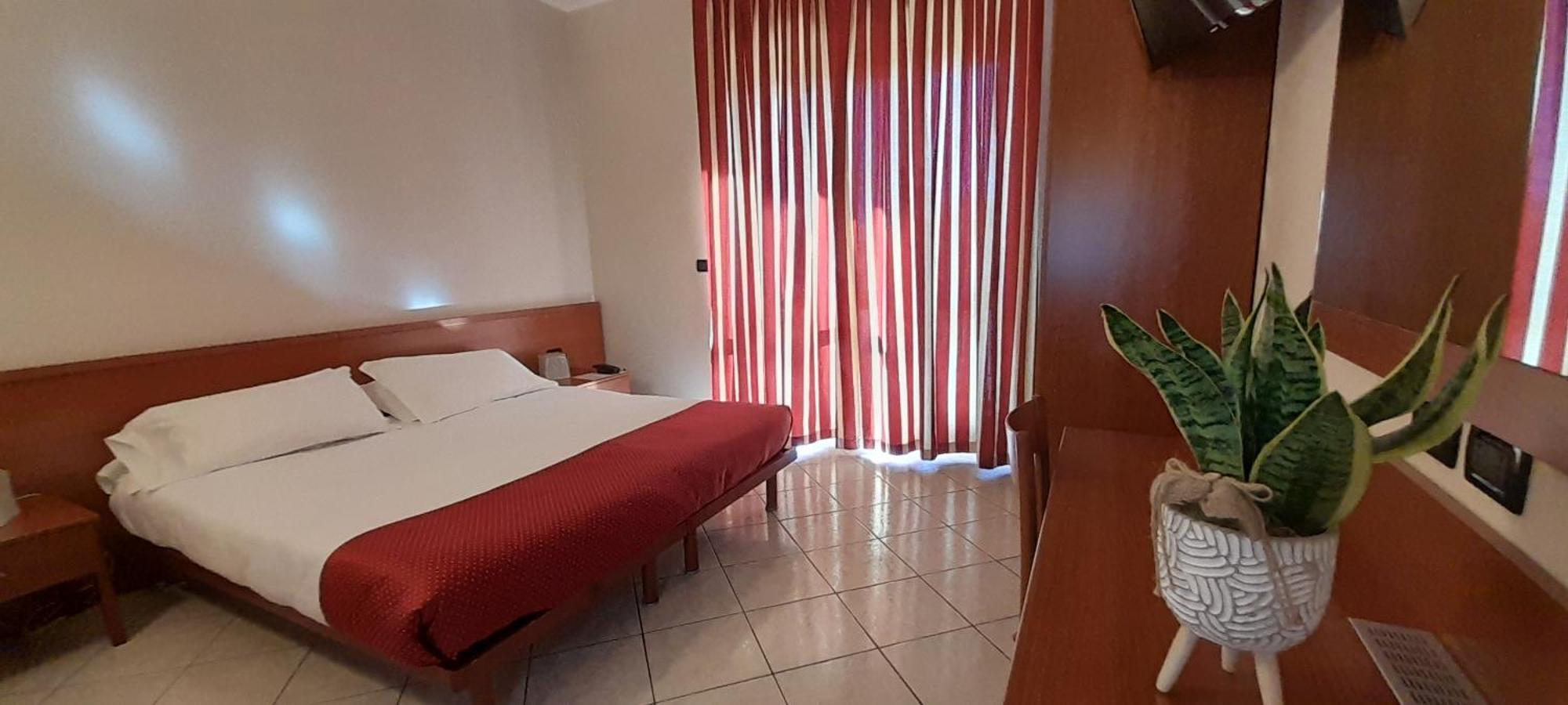 Hotel Ceretto Busca Luaran gambar