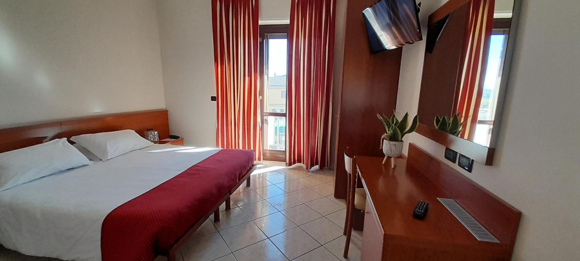Hotel Ceretto Busca Luaran gambar