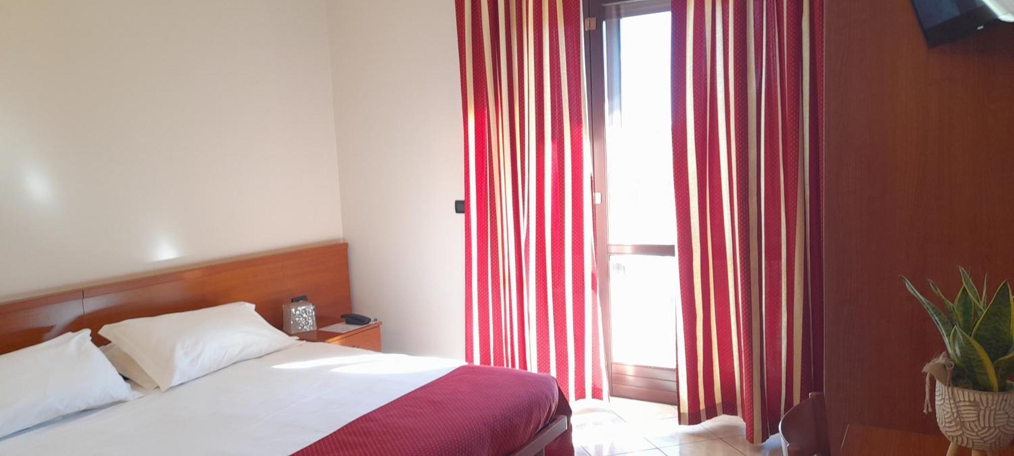 Hotel Ceretto Busca Luaran gambar