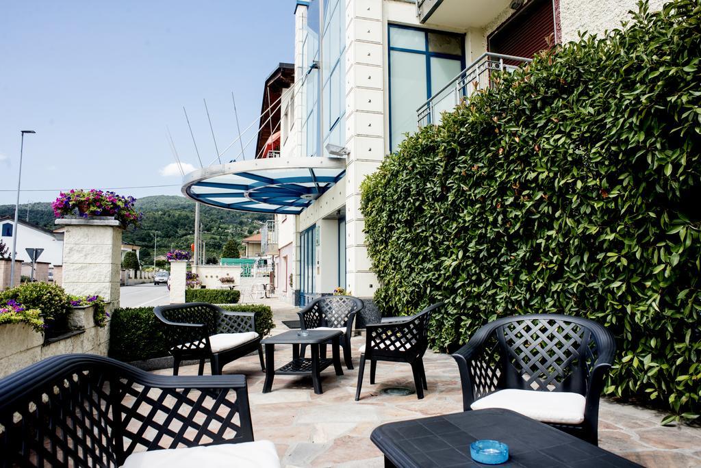Hotel Ceretto Busca Luaran gambar